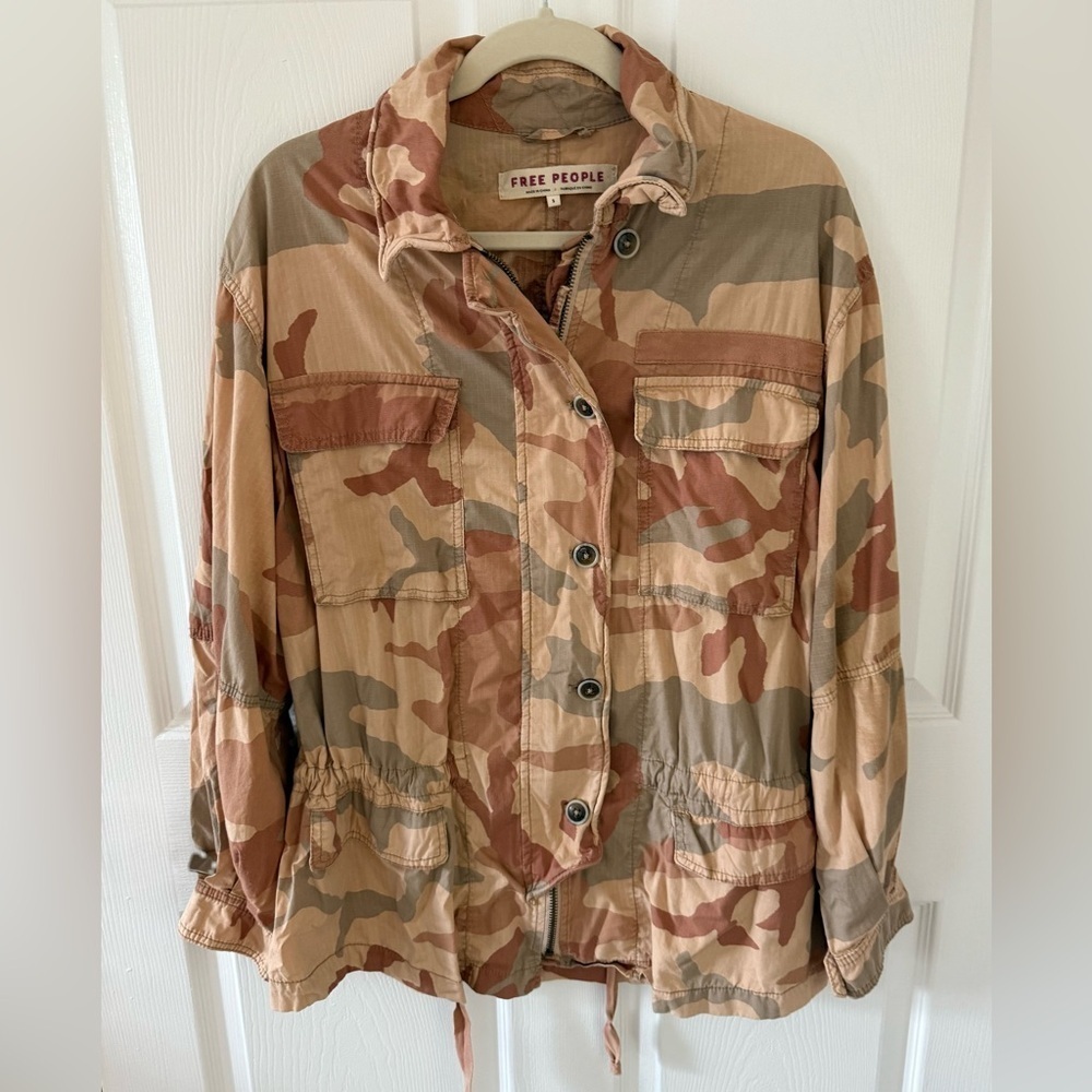FREE PEOPLE CAMO UTILITY JACKET WOMEN’S SMALL 100% COTTON MILITARY CARGO BOHO - Picture 8 of 13